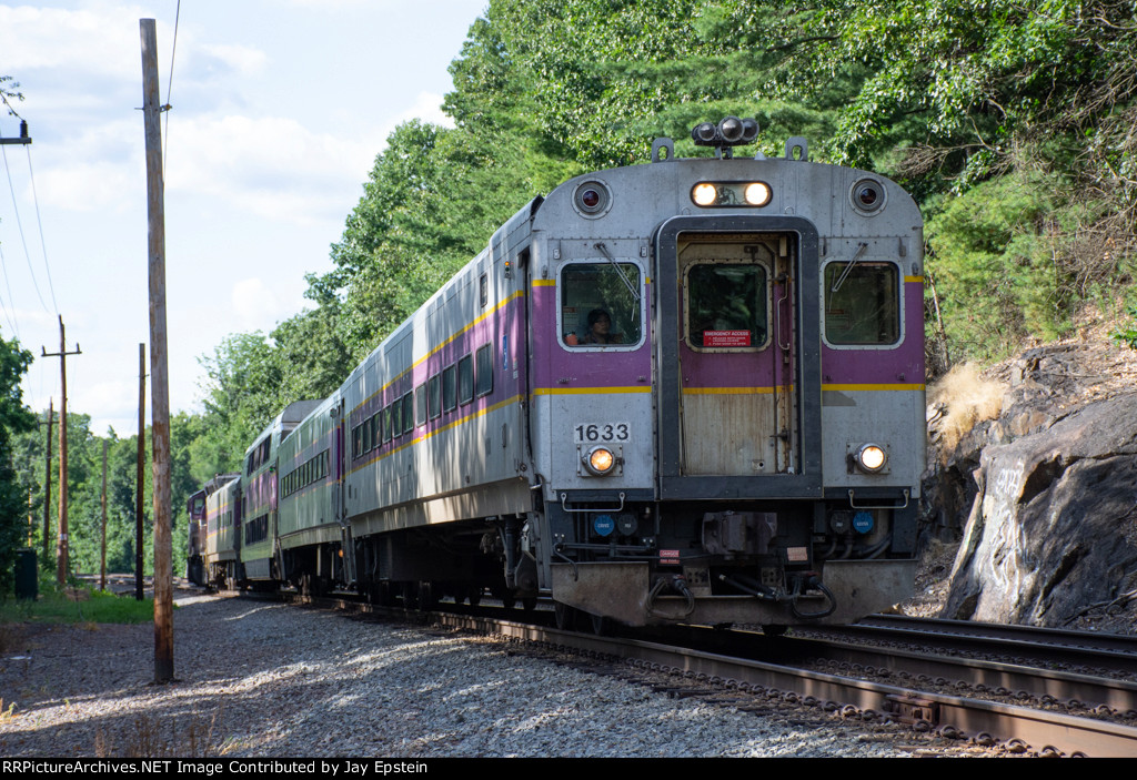 Keolis 2210 whips around the bend at Burnham Road